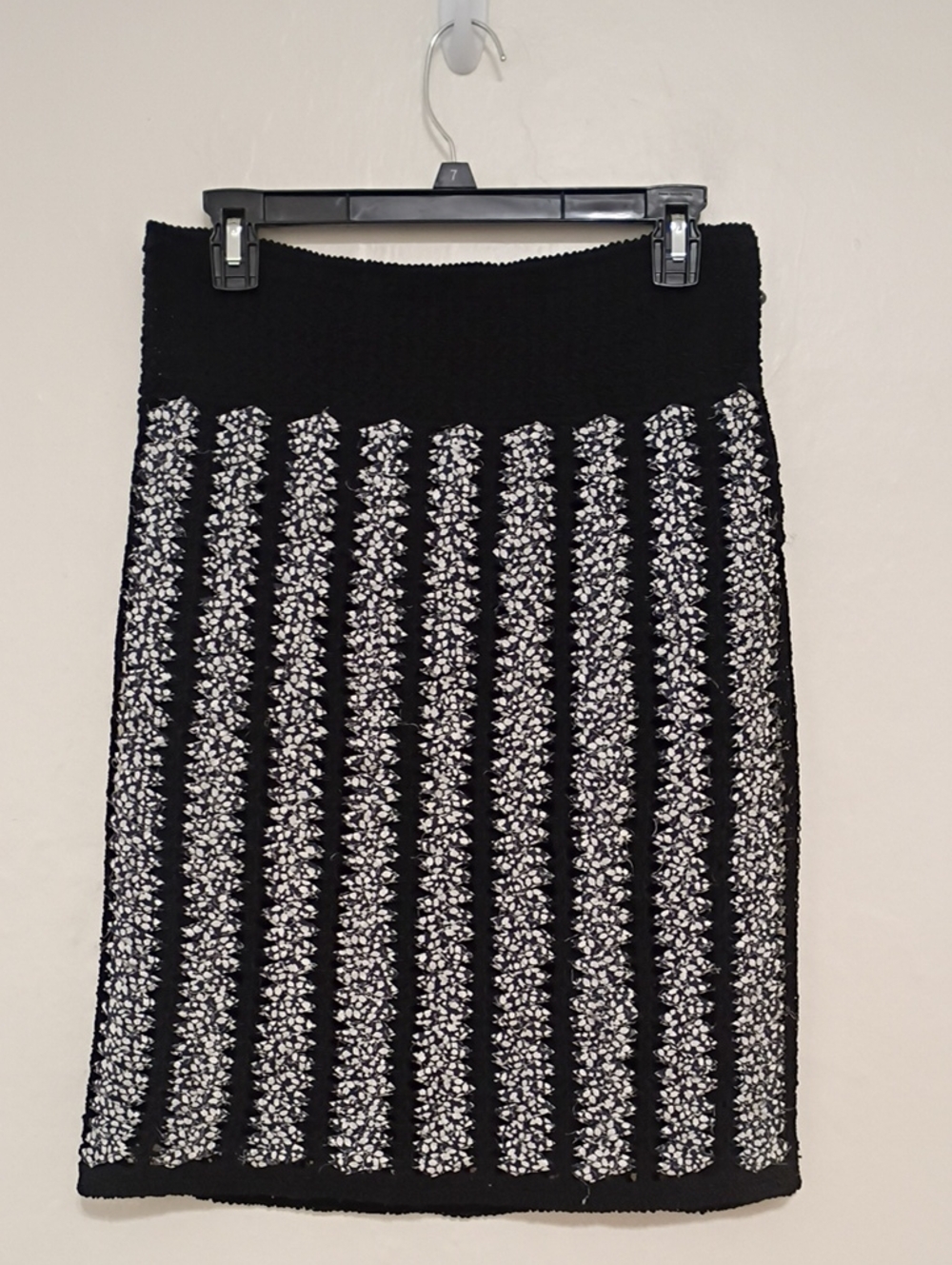 Chanel Black Knit Side Zip Pencil Skirt w/ Cotton Insets P35708W04315 Size 42